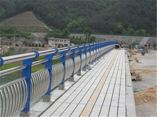 苏州不锈钢桥梁护栏是一种什么材质的护栏